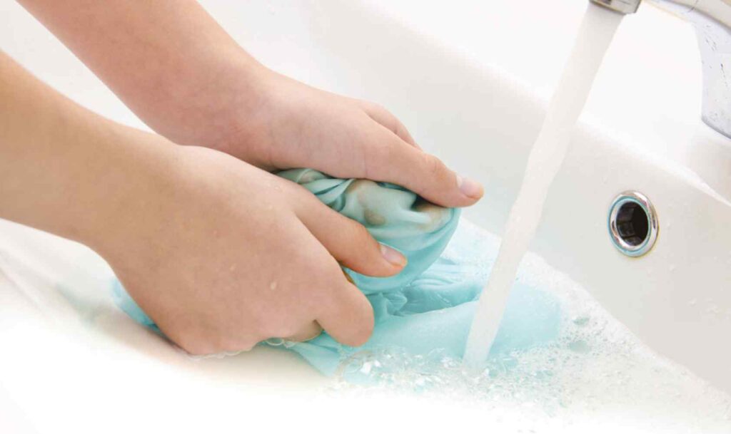 wash clothes