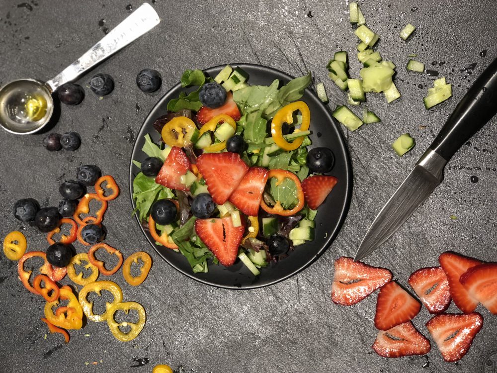 We need to eat the ideal meals in order to keep good health.